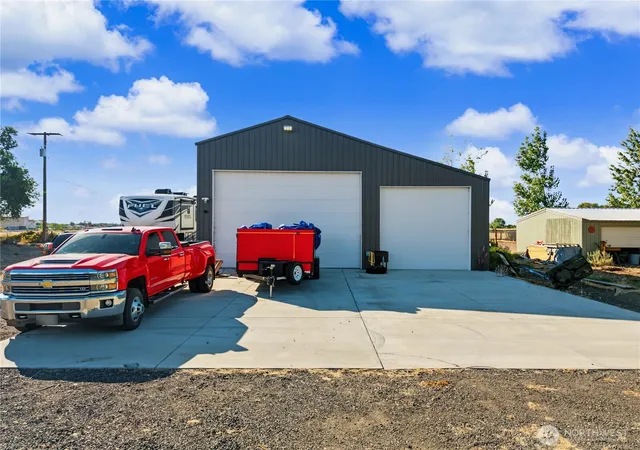 Photo 3 of Single family home for sale at 3022 Arrow Pl NE, Moses Lake, WA 98837 | MLS# NWM2588619 | Listing updated on 2026-10-01