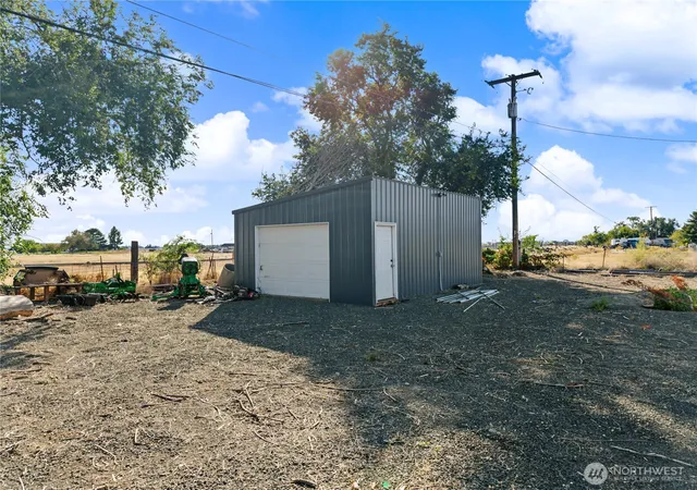 Photo 4 of Single family home for sale at 3022 Arrow Pl NE, Moses Lake, WA 98837 | MLS# NWM2588619 | Listing updated on 2026-10-01