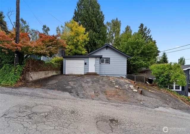 Photo 1 of Single family home for sale at 1102 Cowlitz Way, Kelso, WA 98626 | MLS# NWM2588624 | Listing updated on 2026-09-29