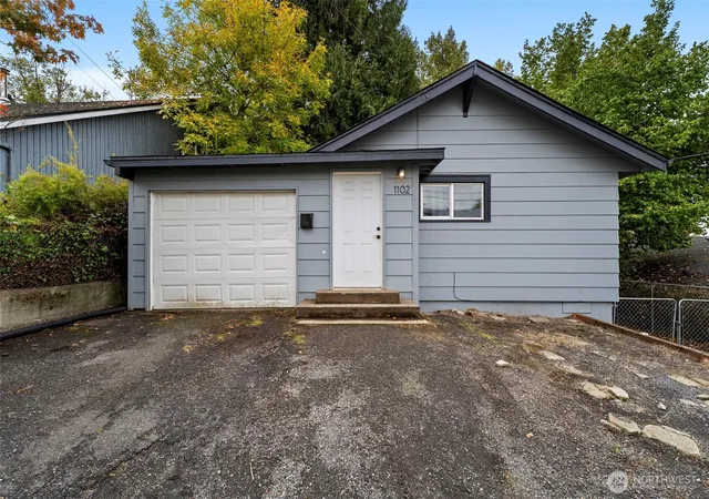 Photo 2 of Single family home for sale at 1102 Cowlitz Way, Kelso, WA 98626 | MLS# NWM2588624 | Listing updated on 2026-09-29