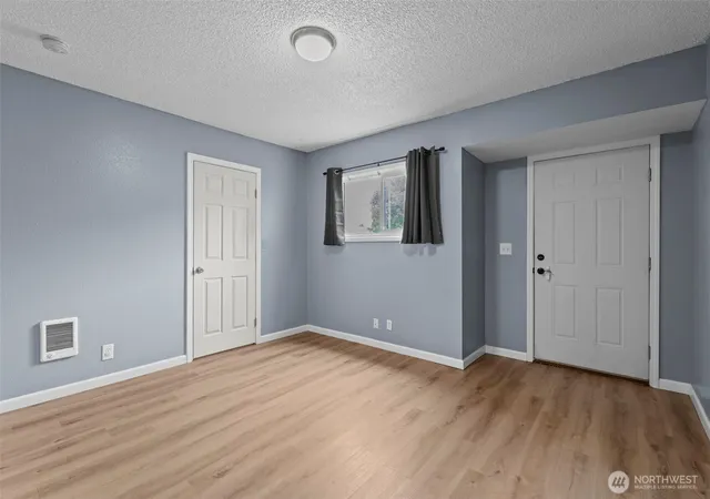 Photo 4 of Single family home for sale at 1102 Cowlitz Way, Kelso, WA 98626 | MLS# NWM2588624 | Listing updated on 2026-09-29