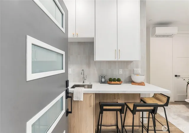 Photo 4 of Townhouse for sale at 2328 Franklin Ave E #G, Seattle, WA 98102 | MLS# NWM2588637 | Listing updated on 2026-10-01