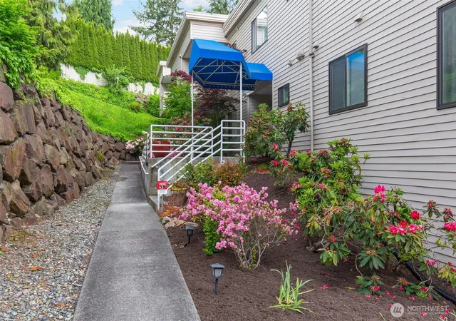 Photo 3 of Condo for sale at 5225 50th Avenue Ne #204, Seattle, WA 98105 | MLS# NWM2588638 | Listing updated on 2026-09-30
