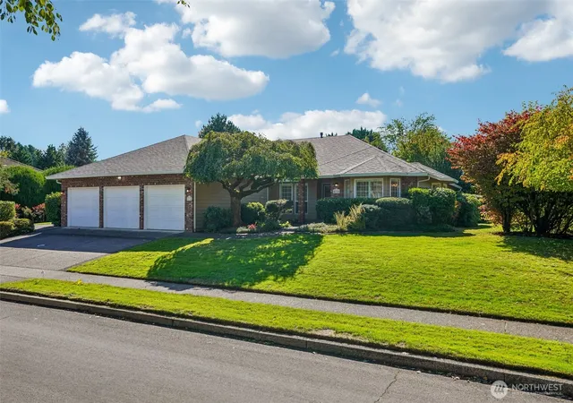 Photo 3 of Single family home for sale at 4715 Ne 142nd Street, Vancouver, WA 98686 | MLS# NWM2588647 | Listing updated on 2026-10-02