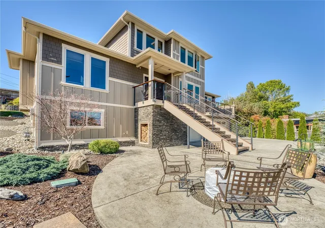 Photo 3 of Single family home for sale at 7940 Beach Dr E, Port Orchard, WA 98366 | MLS# NWM2588655 | Listing updated on 2026-09-30