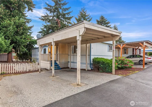 Photo 2 of Manufactured home for sale at 1311 Maple St #29, Wenatchee, WA 98801 | MLS# NWM2588663 | Listing updated on 2026-09-30