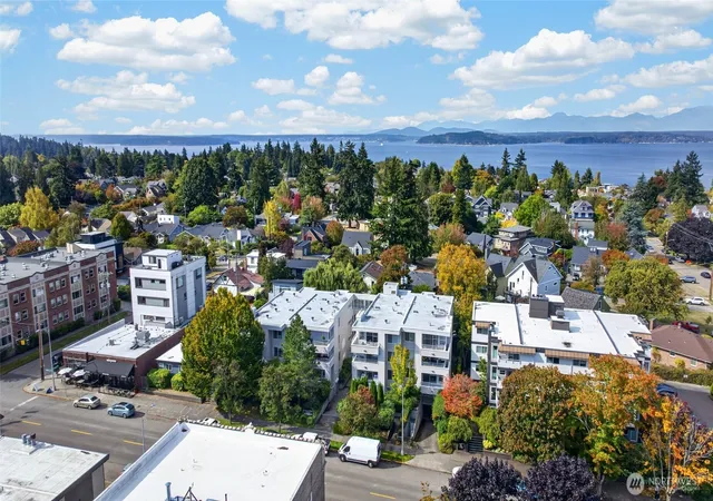 Condo for sale at 2125 California Ave SW #302, Seattle, WA 98116 | MLS# NWM2588670