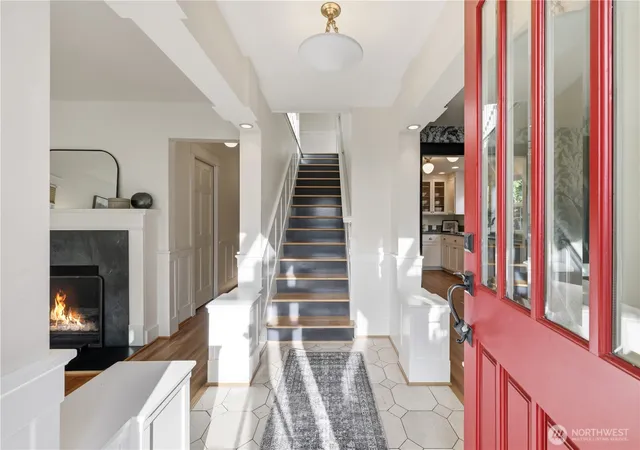 Photo 3 of Single family home for sale at 2536 31st Avenue W, Seattle, WA 98199 | MLS# NWM2588671 | Listing updated on 2026-09-30