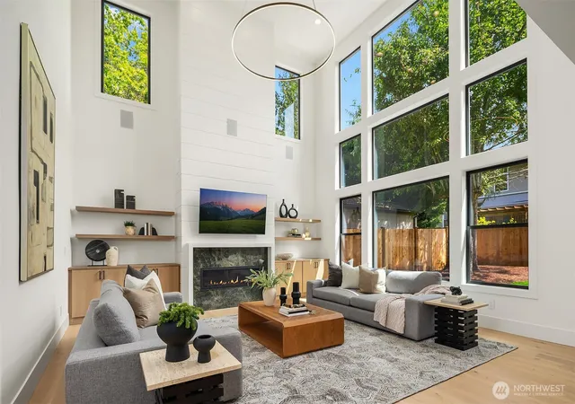Photo 2 of Single family home for sale at 8016 Fairway Dr Ne, Seattle, WA 98115 | MLS# NWM2588688 | Listing updated on 2026-09-30