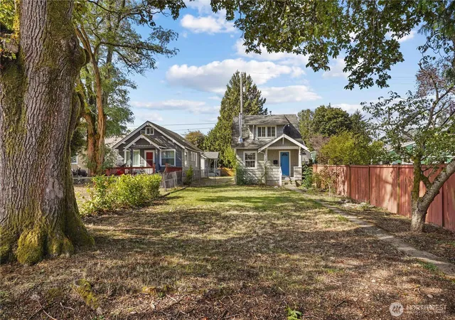 Photo 2 of Single family home for sale at 4024 E G St, Tacoma, WA 98404 | MLS# NWM2588697 | Listing updated on 2026-10-01