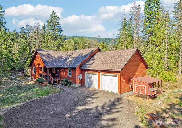 Photo 3 of Single family home for sale at 22 Mcllroy Crk Rd, White Salmon, WA 98672 | MLS# NWM2588699 | Listing updated on 2026-10-02