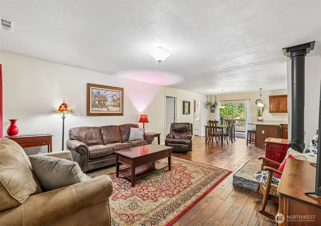 Photo 4 of Single family home for sale at 22 Mcllroy Crk Rd, White Salmon, WA 98672 | MLS# NWM2588699 | Listing updated on 2026-10-02