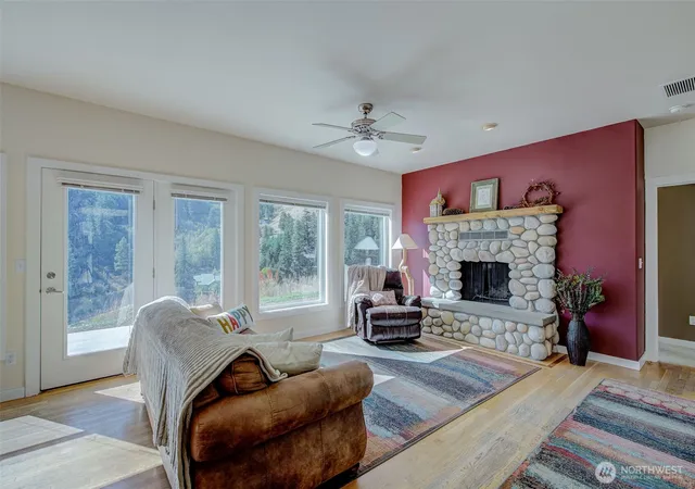 Photo 4 of Single family home for sale at 9375 N Fork Rd, Cashmere, WA 98815 | MLS# NWM2588700 | Listing updated on 2026-09-30