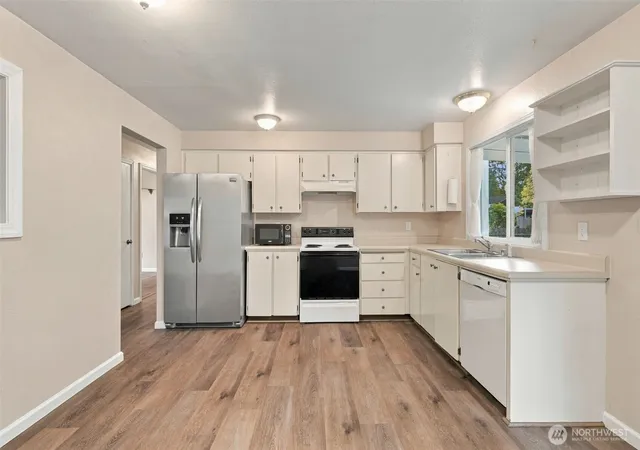 Photo 4 of Single family home for sale at 15706 97th Avenue Ct E, Puyallup, WA 98375 | MLS# NWM2588704 | Listing updated on 2026-10-02