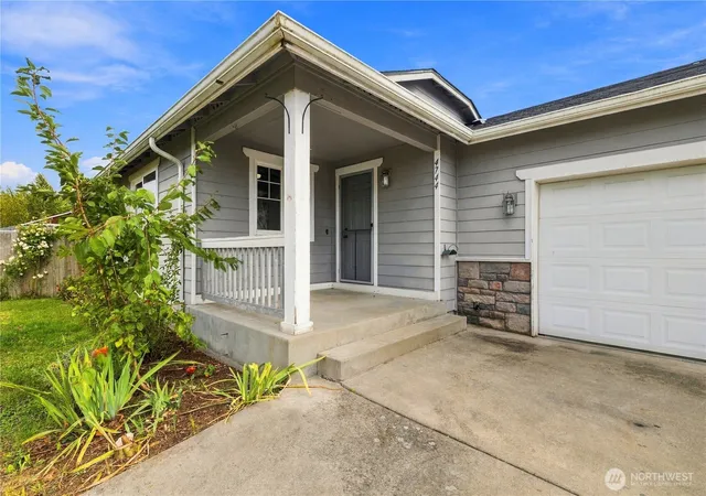 Photo 2 of Single family home for sale at 4744 Sandcastle Dr, Blaine, WA 98230 | MLS# NWM2588705 | Listing updated on 2026-09-30