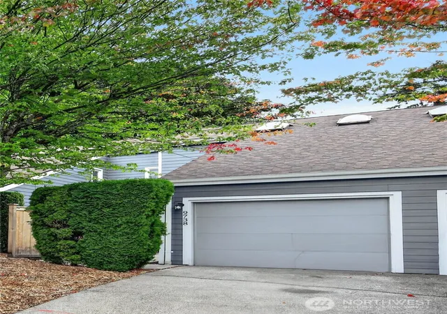 Photo 2 of Townhouse for sale at 9738 Ashworth Ave N, Seattle, WA 98103 | MLS# NWM2588707 | Listing updated on 2026-10-01