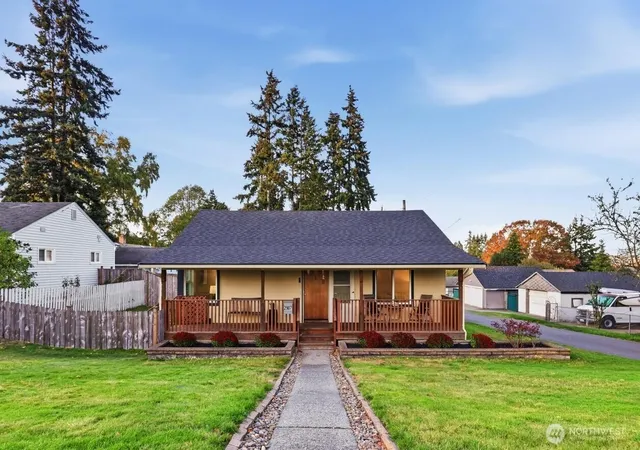 Photo 1 of Sale Pending at 2907 18th Street, Everett, WA 98201 | MLS# NWM2588710 | Listing updated on 2026-10-14