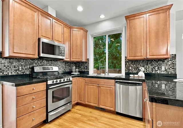 Photo 4 of Single family home for sale at 7924 NE 184th Street, Kenmore, WA 98028 | MLS# NWM2588722 | Listing updated on 2026-10-16