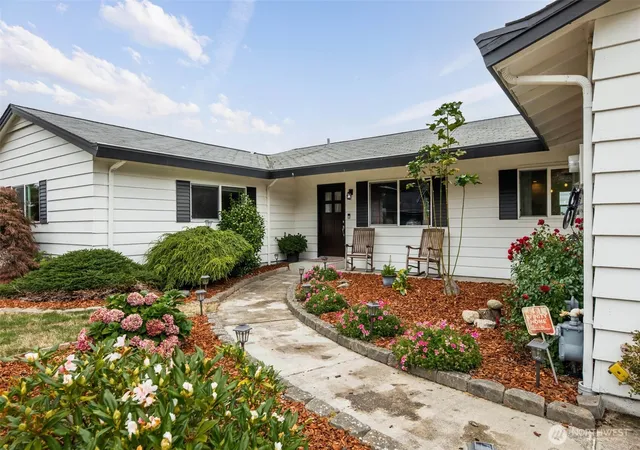 Photo 4 of Single family home for sale at 24724 43rd Avenue S, Kent, WA 98032 | MLS# NWM2588726 | Listing updated on 2026-10-03