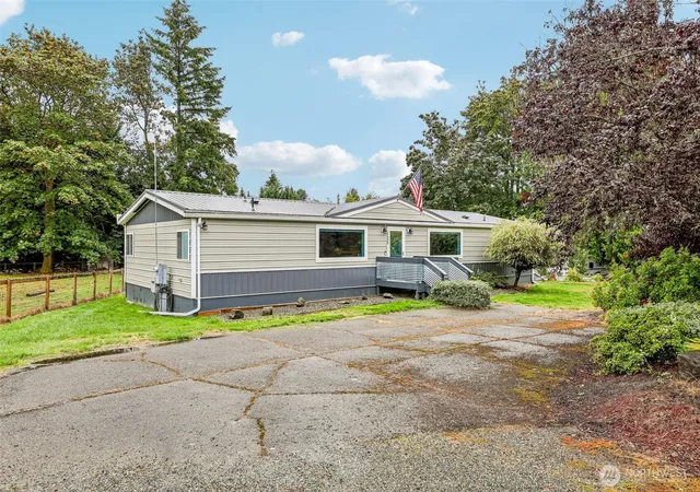 Photo 3 of Manufactured home for sale at 17229 SE Lake Moneysmith Rd, Auburn, WA 98092 | MLS# NWM2588731 | Listing updated on 2026-10-01