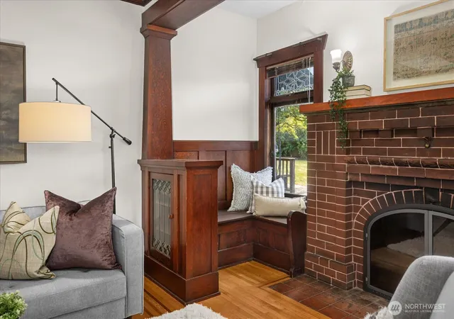 Photo 4 of Single family home for sale at 3222 41st Avenue SW, Seattle, WA 98116 | MLS# NWM2588737 | Listing updated on 2026-10-02
