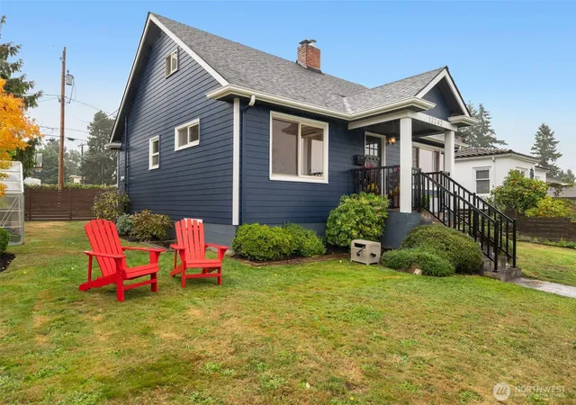 Photo 3 of Single family home for sale at 12242 Palatine Ave N, Seattle, WA 98133 | MLS# NWM2588744 | Listing updated on 2026-10-01