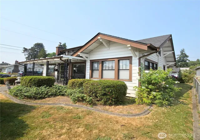 Photo 1 of Multi family home for sale at 723 5th Avenue Nw, Puyallup, WA 98371 | MLS# NWM2588752 | Listing updated on 2026-09-29