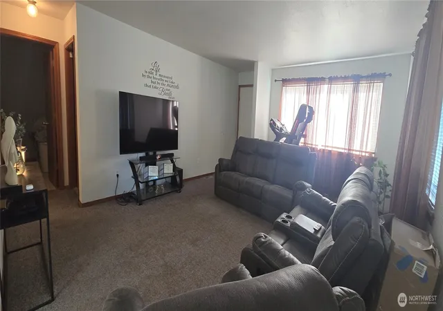 Photo 3 of House for sale at 1255 Westbrook Loop, Yakima, WA 98908 | MLS# NWM2588761 | Listing updated on 2026-10-01