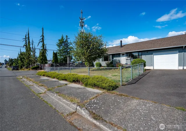 Photo 2 of Condo for sale at 3215 21st Street #A, Everett, WA 98201 | MLS# NWM2588766 | Listing updated on 2026-09-30