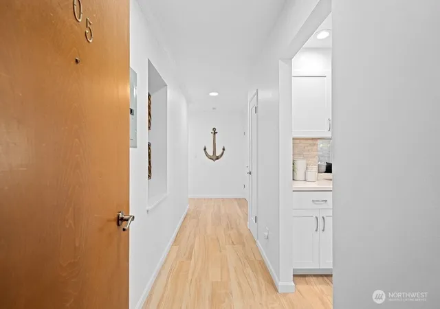 Photo 4 of Condo for sale at 515 Lake St S #205, Kirkland, WA 98033 | MLS# NWM2588767 | Listing updated on 2026-10-02