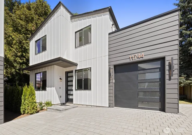 Condo for sale at 11744 Dayton Ave N, Seattle, WA 98133 | MLS# NWM2588780