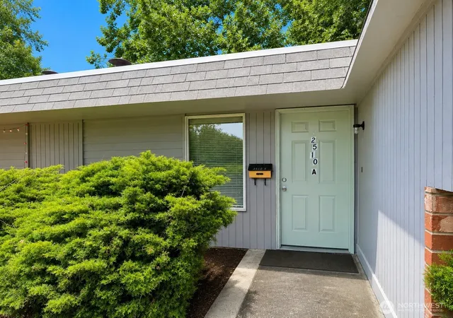 Photo 3 of Multi family home for sale at 2510 Fir Ave, Bremerton, WA 98310 | MLS# NWM2588786 | Listing updated on 2026-10-18