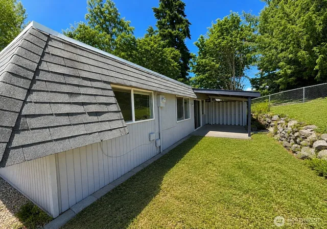 Photo 3 of House for sale at 2510 Fir Ave, Bremerton, WA 98310 | MLS# NWM2588786 | Listing updated on 2026-10-18