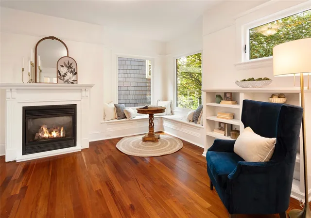 Photo 4 of Single family home for sale at 7516 Sunnyside Ave N, Seattle, WA 98103 | MLS# NWM2588788 | Listing updated on 2026-10-20