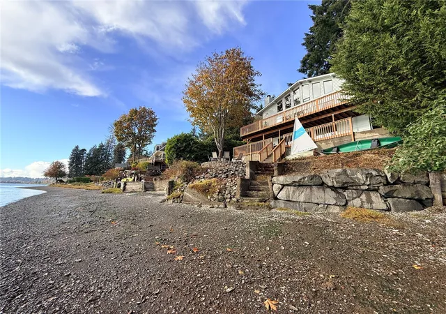 Photo 2 of Single family home for sale at 31 E Shoreline Pl, Shelton, WA 98584 | MLS# NWM2588797 | Listing updated on 2026-10-29