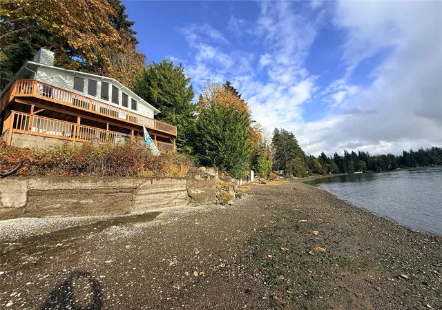 Photo 3 of Single family home for sale at 31 E Shoreline Pl, Shelton, WA 98584 | MLS# NWM2588797 | Listing updated on 2026-10-29