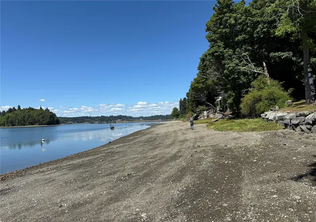 Photo 4 of Single family home for sale at 31 E Shoreline Pl, Shelton, WA 98584 | MLS# NWM2588797 | Listing updated on 2026-10-29