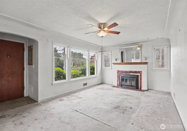 Photo 4 of Single family home for sale at 220 S Tobin St, Renton, WA 98057 | MLS# NWM2588813 | Listing updated on 2026-10-02