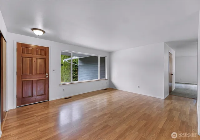 Photo 4 of Single family home for sale at 811 Bingham Pl, Sedro Woolley, WA 98284 | MLS# NWM2588828 | Listing updated on 2026-10-13