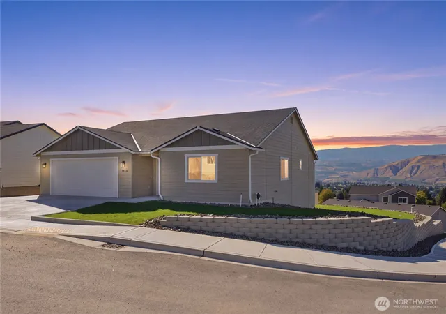 Photo 1 of Single family home for sale at 1984 9th Street Ne, East Wenatchee, WA 98802 | MLS# NWM2588831 | Listing updated on 2026-09-30