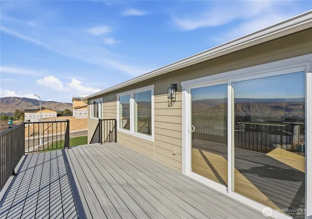 Photo 3 of Single family home for sale at 1984 9th Street Ne, East Wenatchee, WA 98802 | MLS# NWM2588831 | Listing updated on 2026-09-30