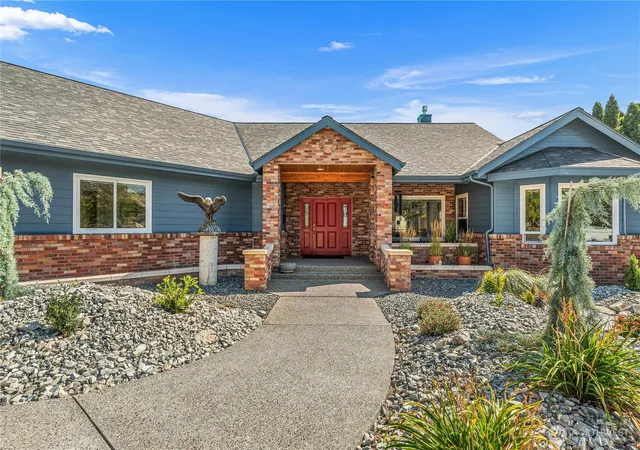 Photo 2 of Single family home for sale at 3020 Noon Way, Entiat, WA 98822 | MLS# NWM2588848 | Listing updated on 2026-10-01