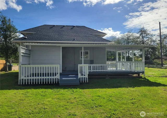 Photo 3 of Single family home for sale at 904 Lafayette St, Aberdeen, WA 98520 | MLS# NWM2588853 | Listing updated on 2026-10-09