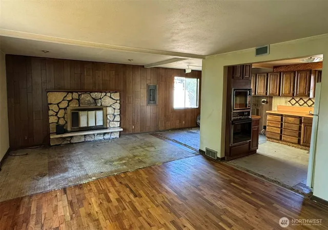 Photo 3 of Single family home for sale at 12346 1st Avenue NE, Seattle, WA 98125 | MLS# NWM2588859 | Listing updated on 2026-10-01