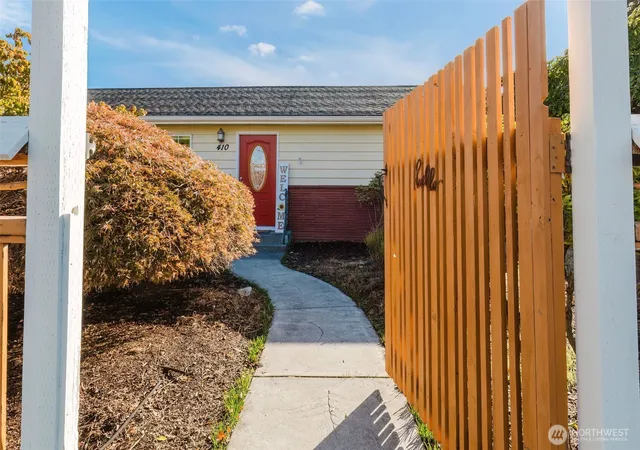 Photo 2 of Single family home for sale at 410 N Knapman Ave, Sequim, WA 98382 | MLS# NWM2588871 | Listing updated on 2026-10-02