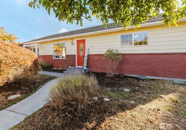 Photo 4 of Single family home for sale at 410 N Knapman Ave, Sequim, WA 98382 | MLS# NWM2588871 | Listing updated on 2026-10-02
