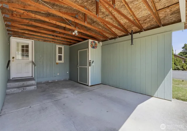 Photo 3 of Manufactured home for sale at 627 Andrew Dr, Burlington, WA 98233 | MLS# NWM2588895 | Listing updated on 2026-10-01