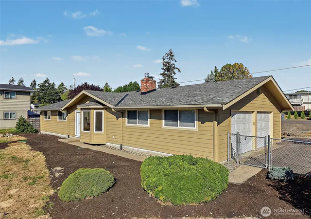 Photo 2 of Single family home for sale at 4324 108th Avenue E, Edgewood, WA 98372 | MLS# NWM2588901 | Listing updated on 2026-10-01