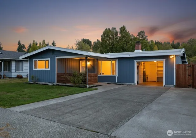 Photo 2 of Single family home for sale at 560 11th Street, Blaine, WA 98230 | MLS# NWM2588903 | Listing updated on 2026-10-01