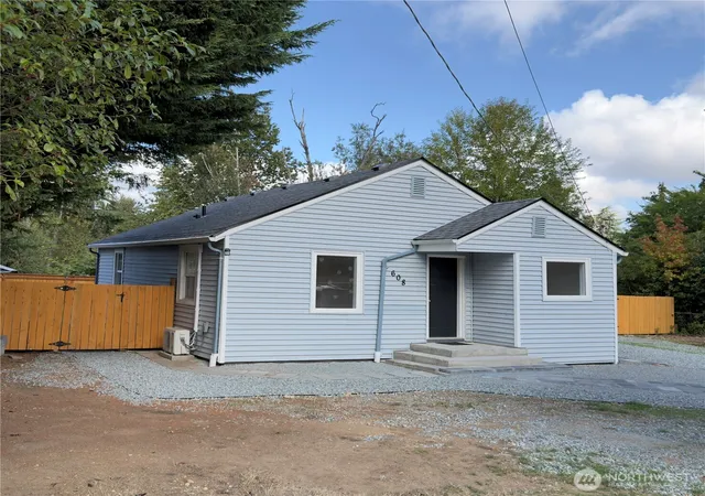 Photo 2 of Single family home for sale at 608 Sw 142nd Street, Burien, WA 98166 | MLS# NWM2588904 | Listing updated on 2026-10-01
